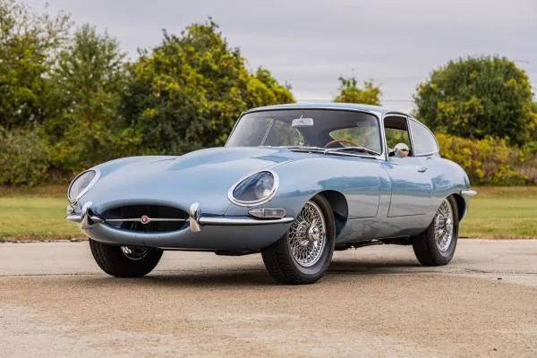 GT Spirit GT Spirit GT978 1/12 JAGUAR E TYPE OPALESCENT SILVER BLUE 1961 圖片 2